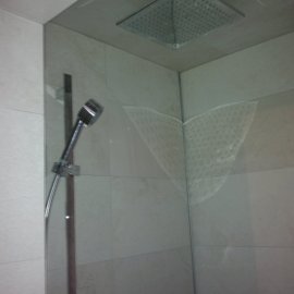 obložení sprchového koutu