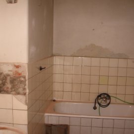 koupelna před rekonstrukcí