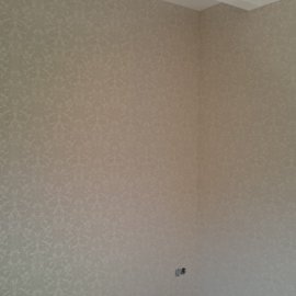 Tapetování vinylovou a textilní tapetou