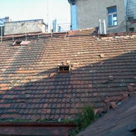 střecha před rekonstrukcí