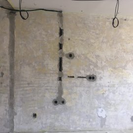 Rekonstrukce 3+kk Praha 10 - rozvod elektro v betonové příčce