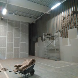 Sádrokartonová příčka - Galerie Butovice
