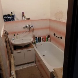  Kompletní rekonstrukci bytového jádra - stará koupelna