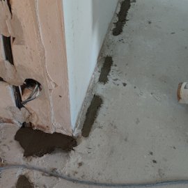 Betonování drážky v podlaze