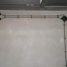 nová elektroinstalace vedená po povrchu