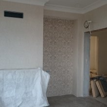 Tapetování vinylovou a textilní tapetou