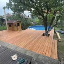 Roudnice nad Labem - venkovní terasa ve svahu u bazénu