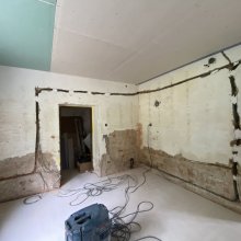 Praha 10 - Perlinka+lepidlo+štuk+nivelace podlahy+sdk strop