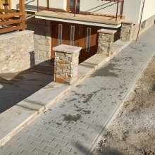 Vigantice - Opěrné zdi, chodník a příjezd do garáže k RD